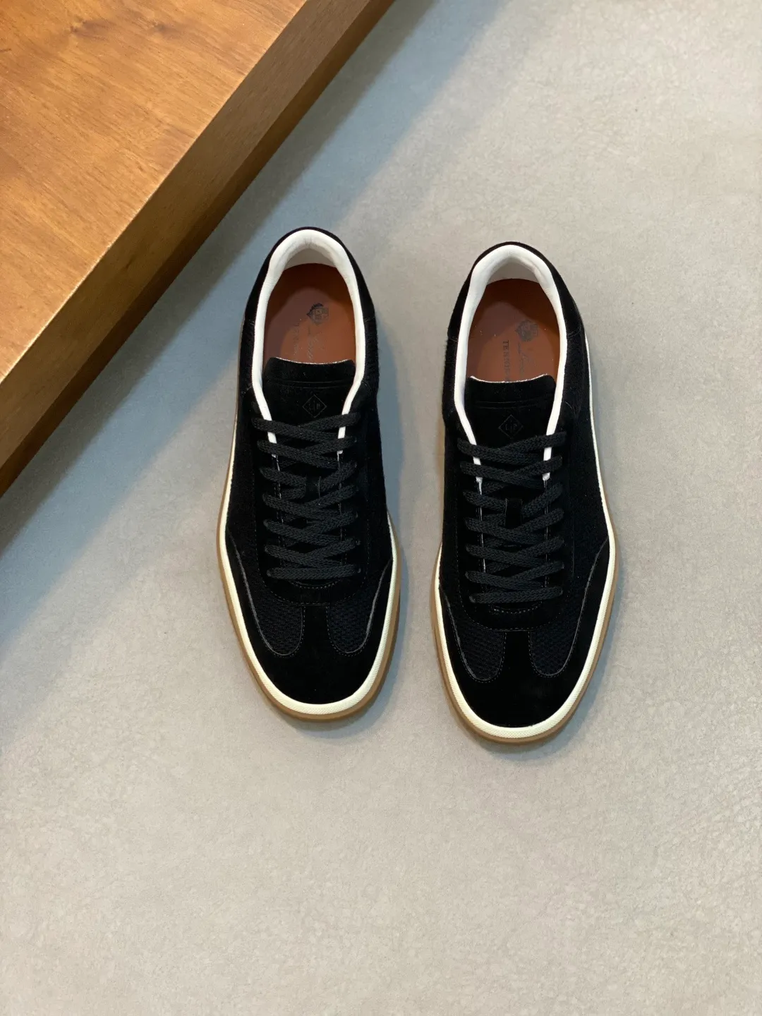 P420 Loro Piana - classic casual shoes, men's lace-up casual shoes and sneakers, high-quality lightweight and comfortable fabrics, suitable for outdoor leisure, the color scheme is young and energetic, it goes great with sportswear or casual suits! Code number: 39-44 (38, 45, 46, can be customized No. 088